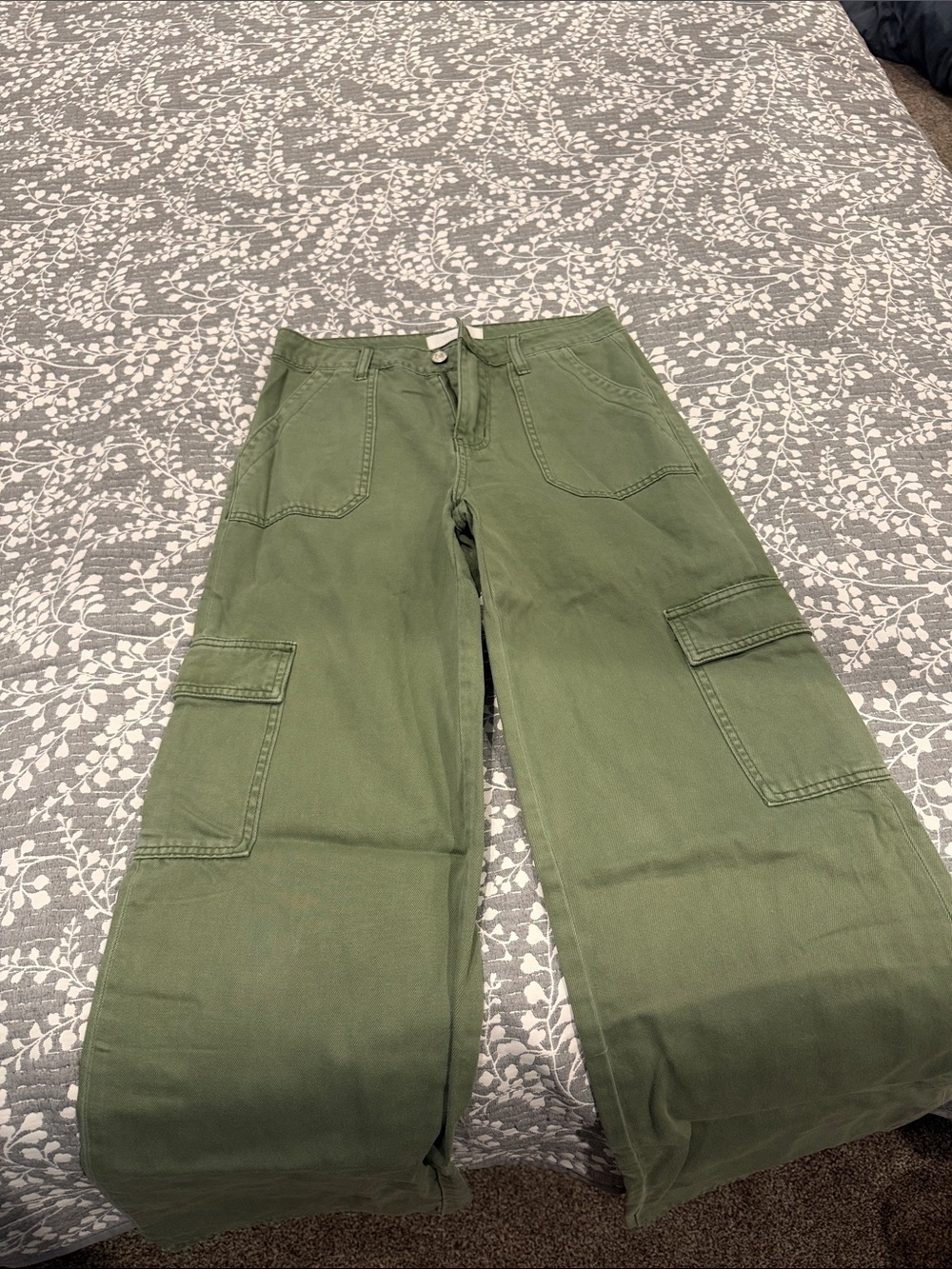 American Eagle Outfitters Olive Green Wide-Leg Cargo Pants
